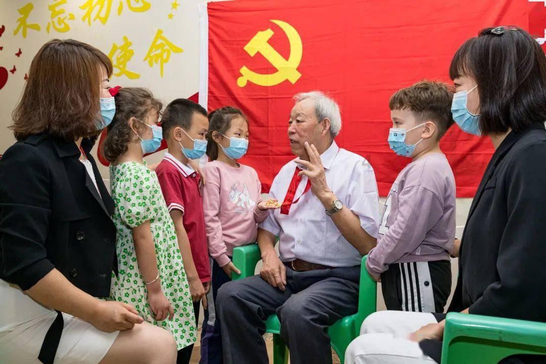 画线接蓝色球
